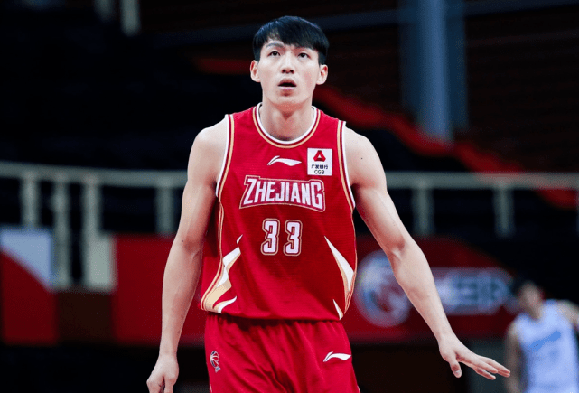  门兴格拉德巴赫青年军崛起，连胜跻身前四  